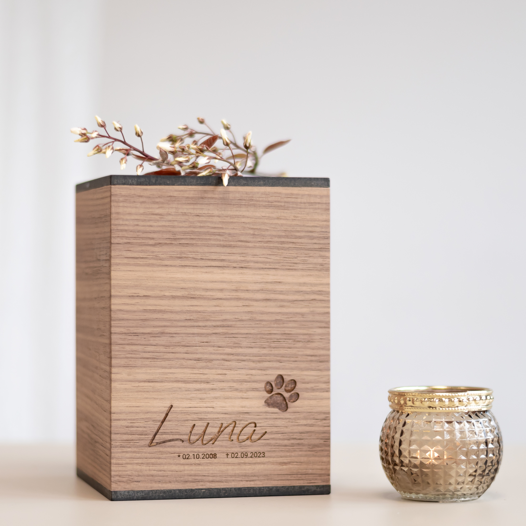 Urne aus Holz für Hund, Katze, Tierurne personalisiert, Vega Nuss