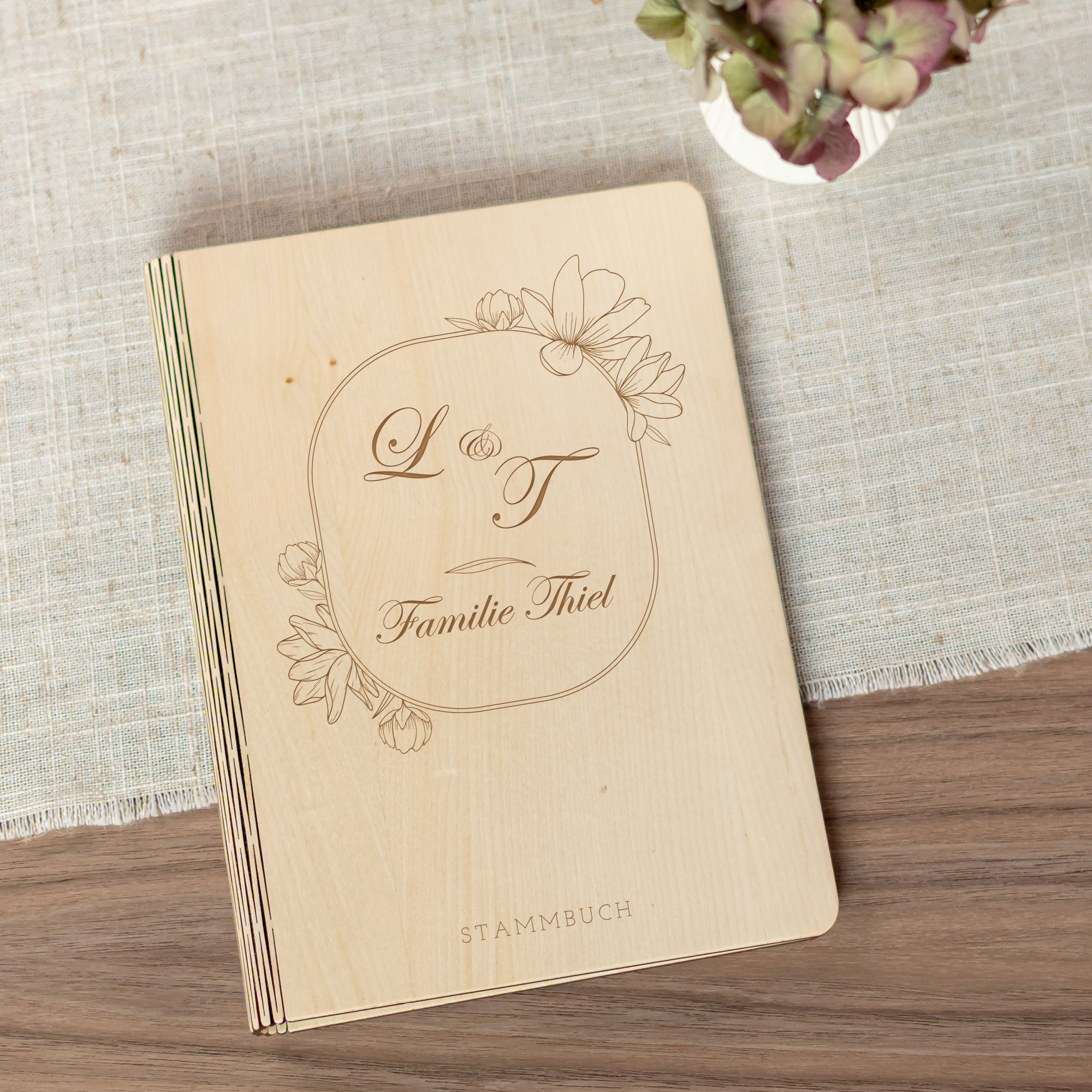 Stammbuch Holz, personalisiert mit Familienname, Pfingstrose