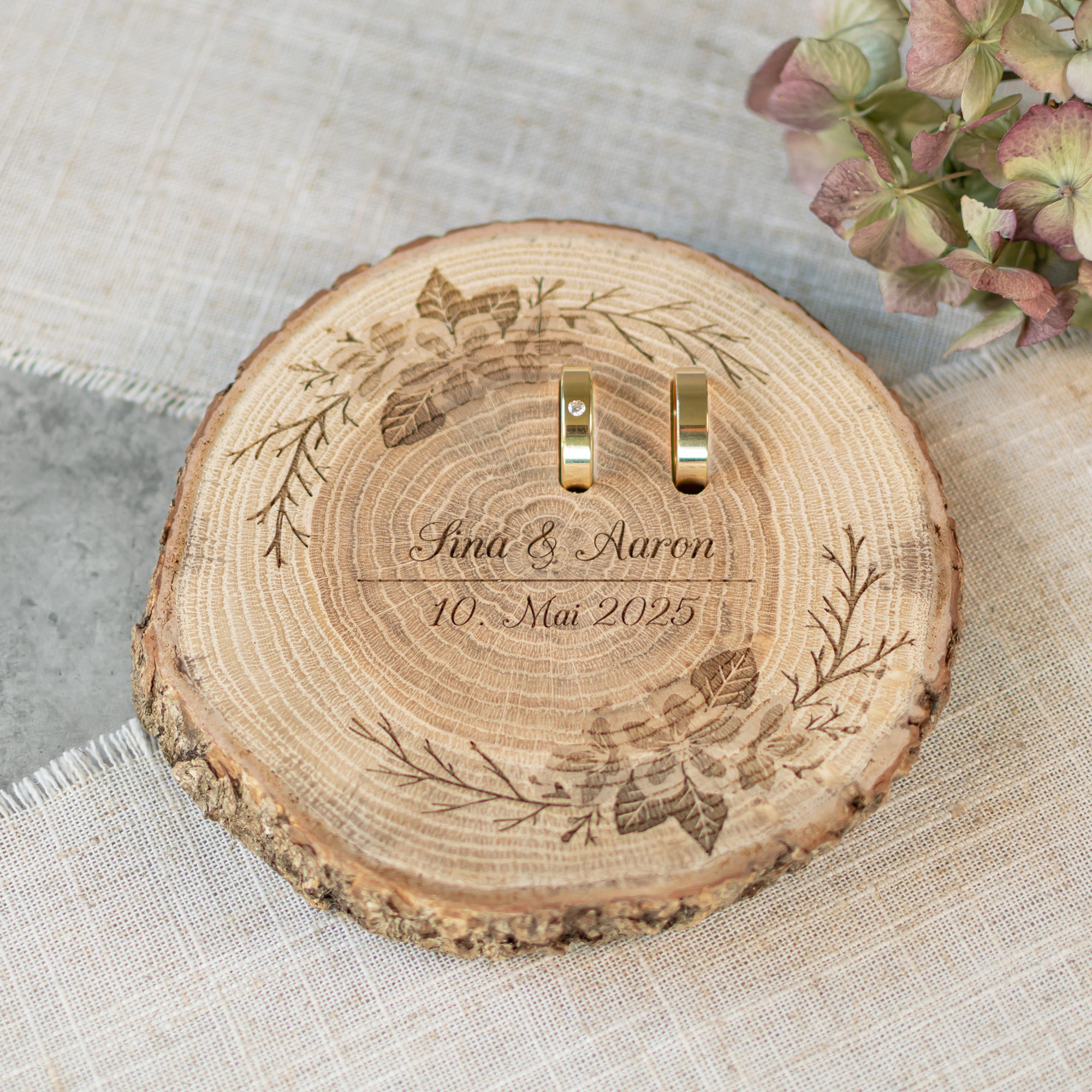 Ringkissen Holz zur Hochzeit, personalisiert, Kirschblüte