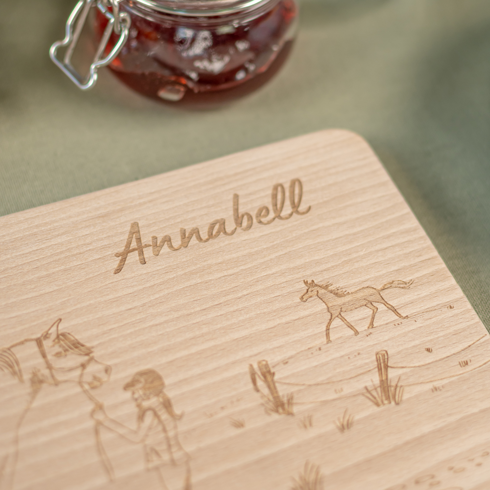 Brettchen aus Holz mit Name, Motiv Pferde