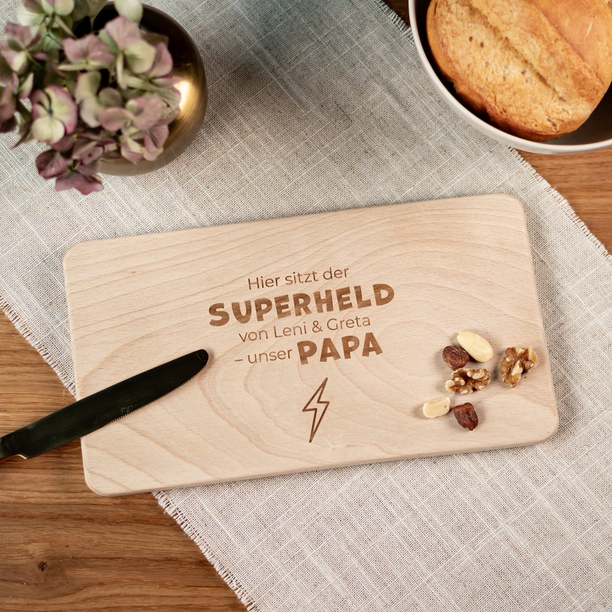 Brettchen, Frühstücksbrettchen aus Holz Superheld Papa, personalisiert