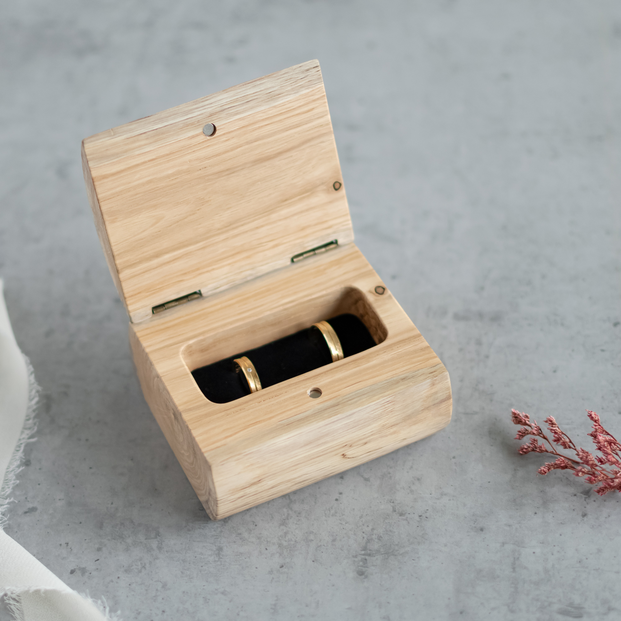 Ringschatulle, Ringbox für Hochzeit aus Holz mit eigenem Design