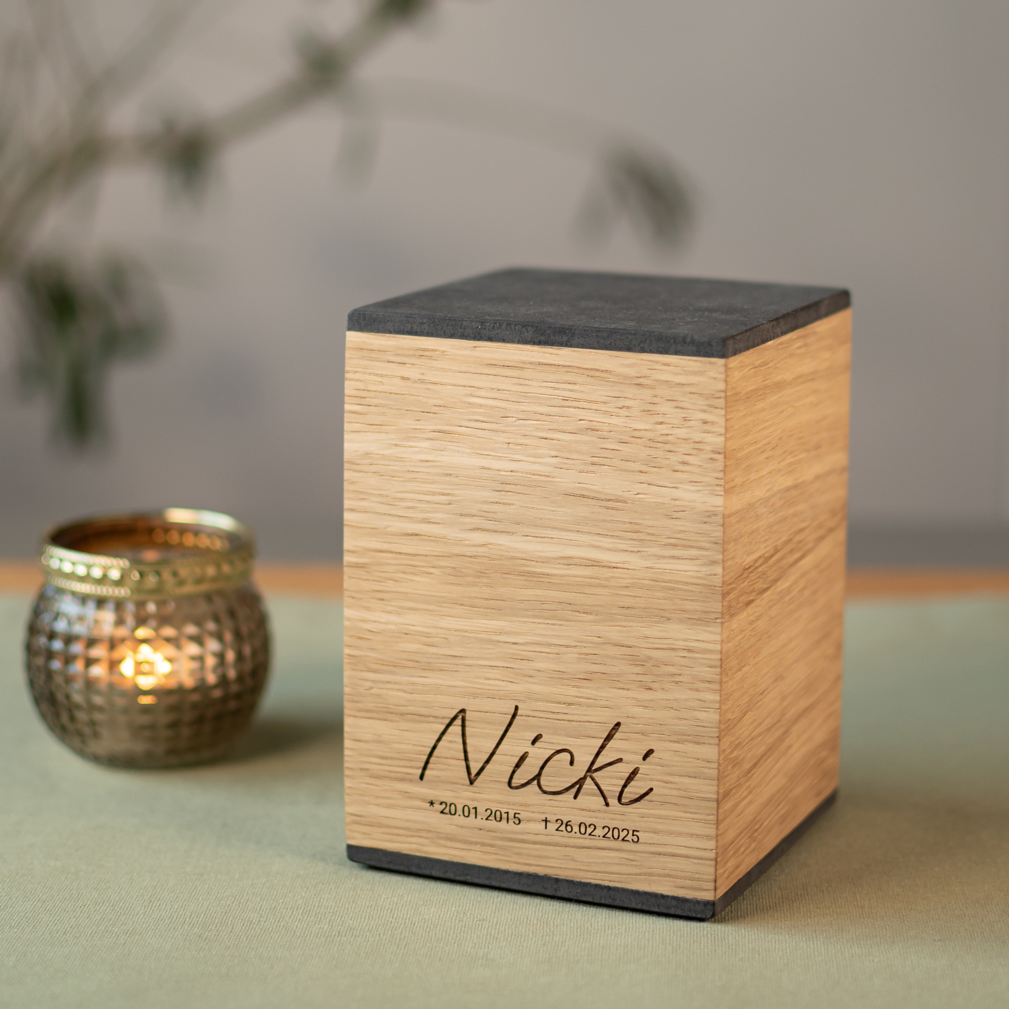 Hundeurne, Katzenurne aus Holz - personalisiert mit Name