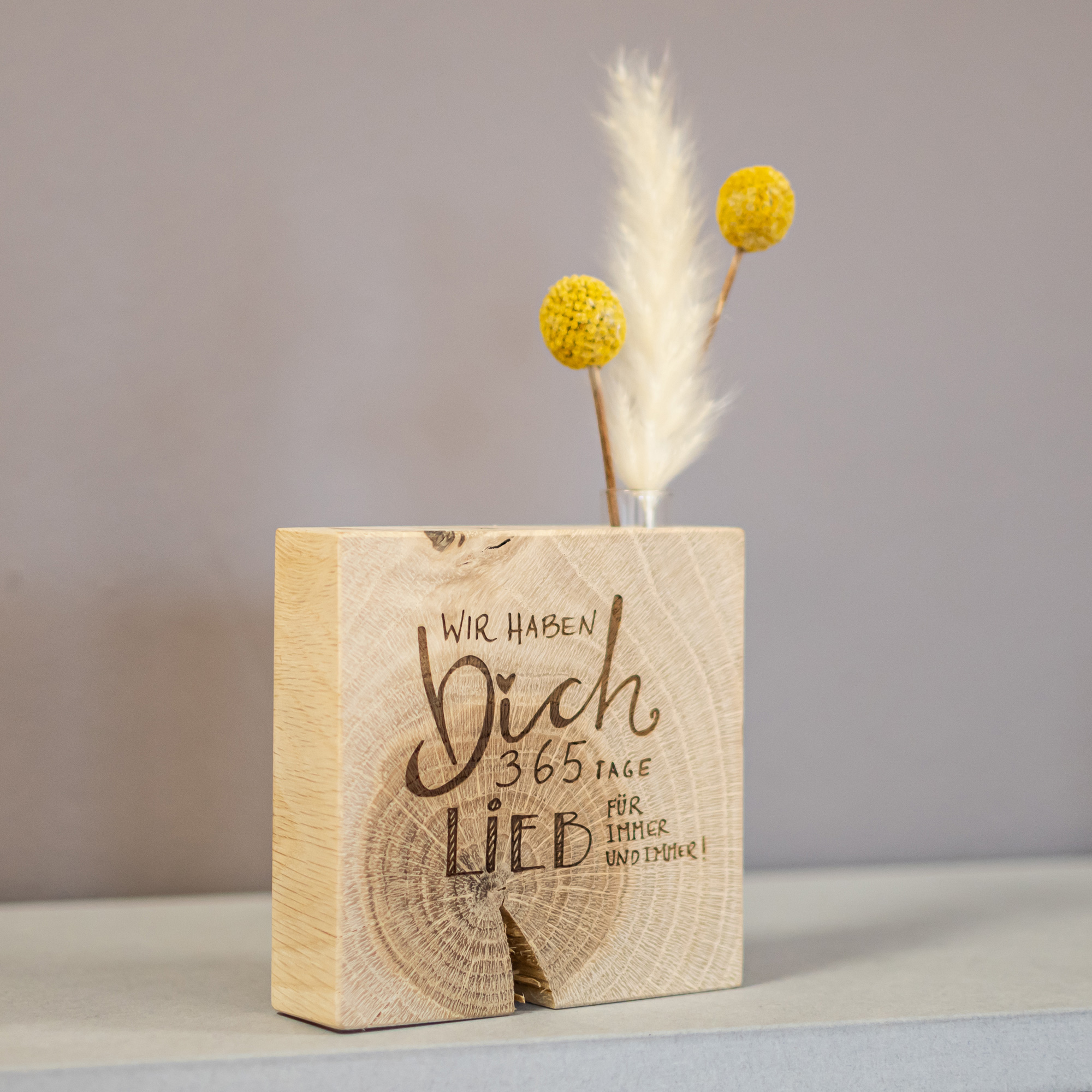 Holzdeko mit Vase, Geschenk von den Kindern 